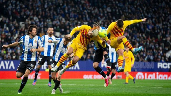 英超-利物浦2-0谢菲联 范迪克索博破门阿诺德助攻北京时间12月7日凌晨3:30，2023-24赛季英超联赛第15轮，利物浦客战谢菲尔德联队。